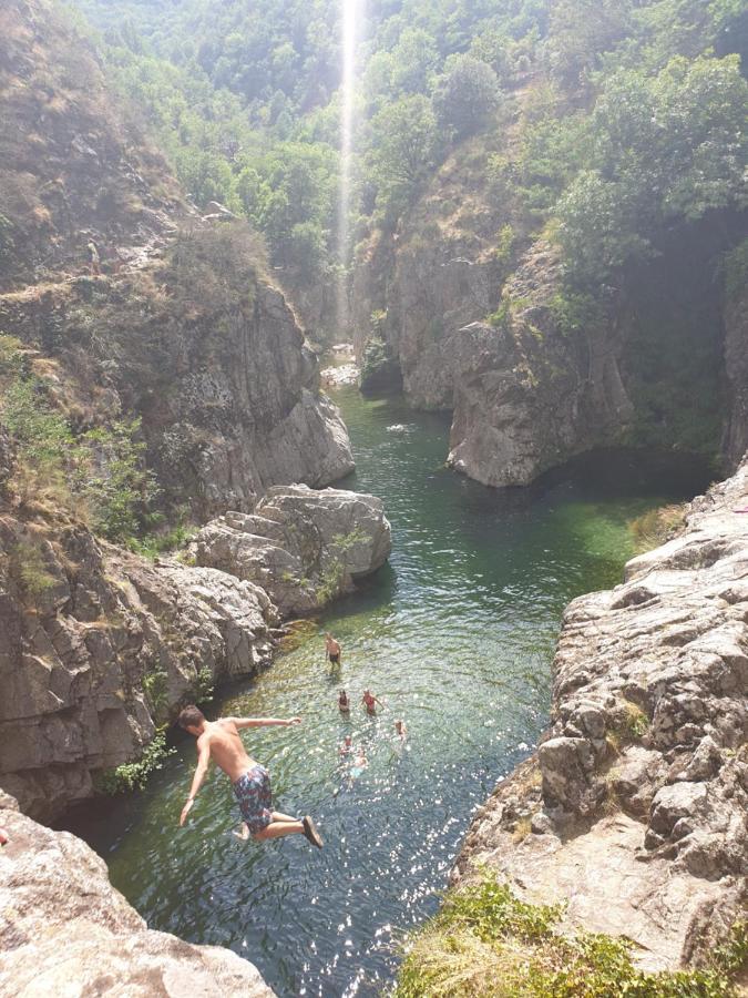 Le Verger De Jastres Camping *